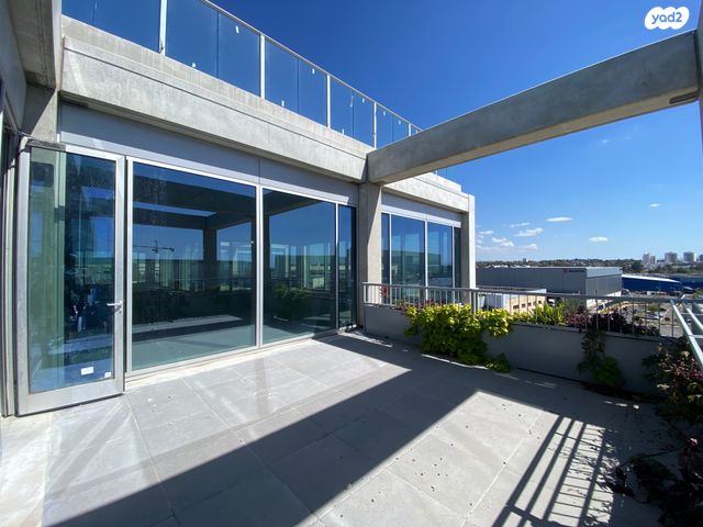 משרדים, קיסריה