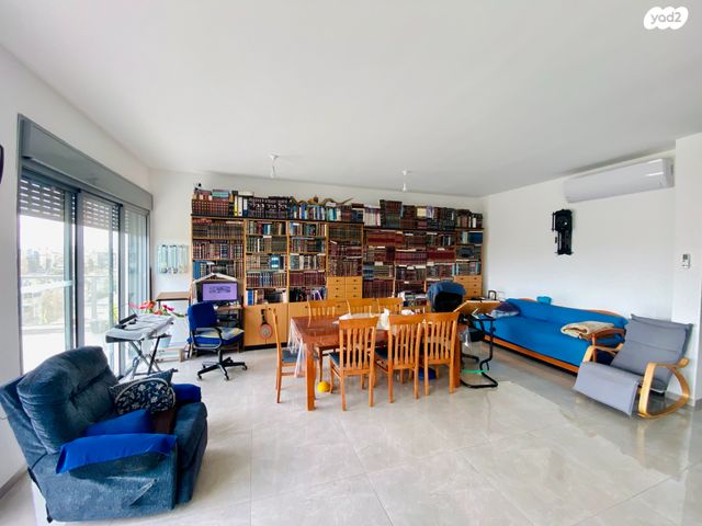 גג/ פנטהאוז, מנוחה ונחלה, רחובות