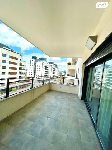 דירה, רעננה