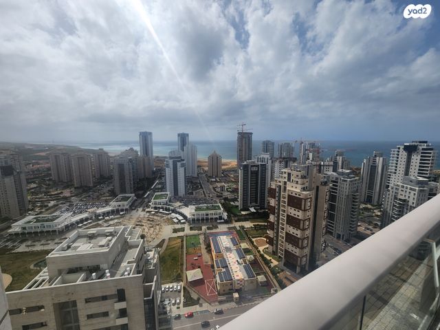 גג/ פנטהאוז, בני ברמן, עיר ימים, נתניה