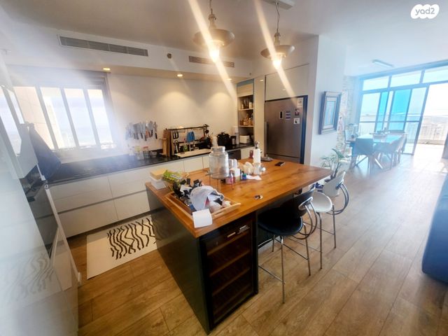 גג/ פנטהאוז, בני ברמן, עיר ימים, נתניה