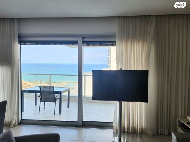 דירה, יוסף לפיד, נתניה