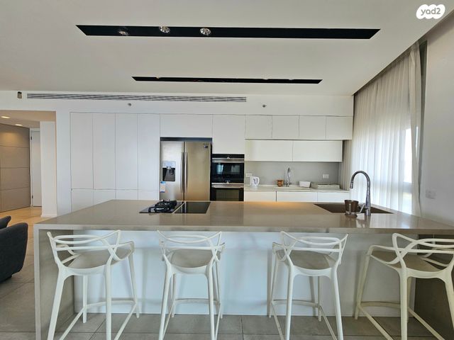 דירה, יוסף לפיד, נתניה