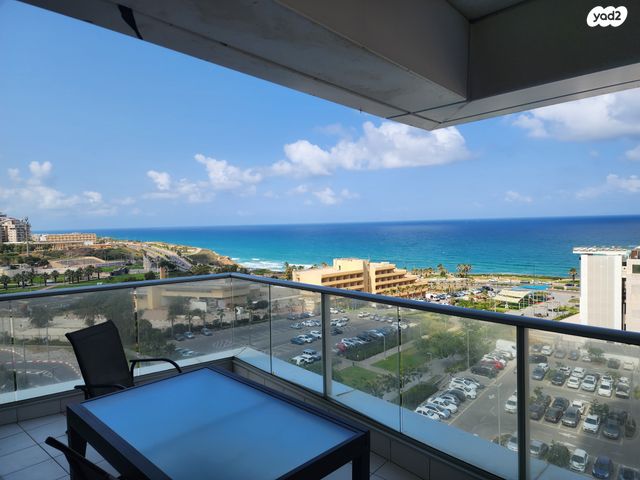 דירה, יוסף לפיד, נתניה