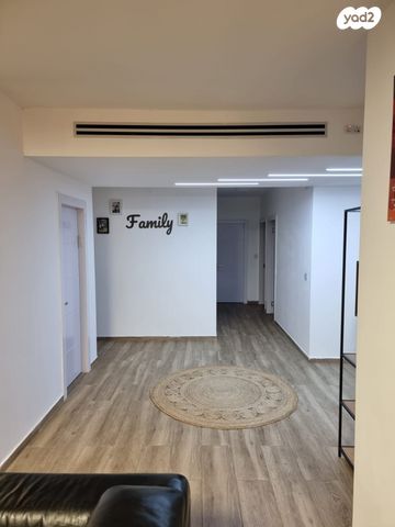 דו משפחתי, נעלה