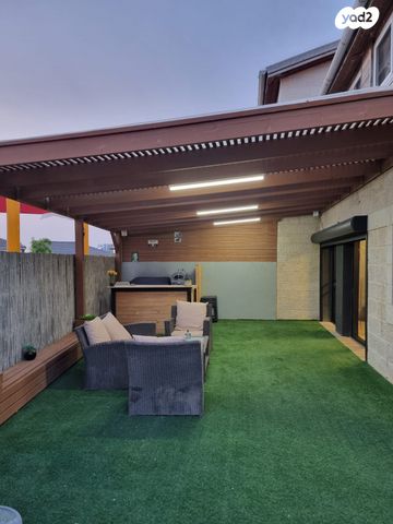 דו משפחתי, נעלה