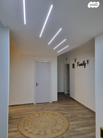 דו משפחתי, נעלה