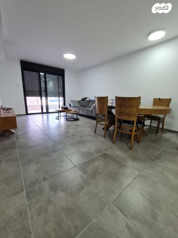 דירה, קוממיות, מגדל העמק