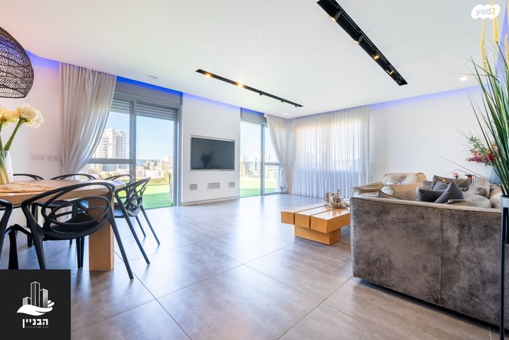 גג/ פנטהאוז, עוזי חיטמן 1, קרית אילון, חולון