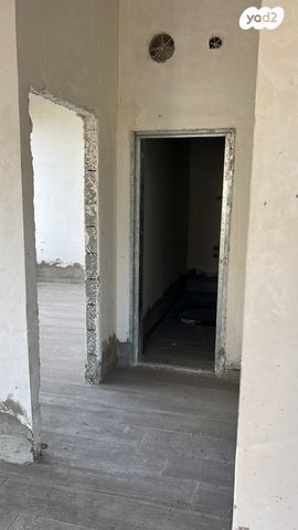 דירה, שיבת ציון 52, העיר התחתית, ואדי סאליב, חיפה