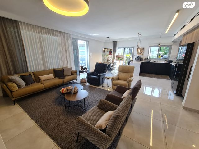 גג/ פנטהאוז, המעפילים, עיר, מרכז העיר, נהריה