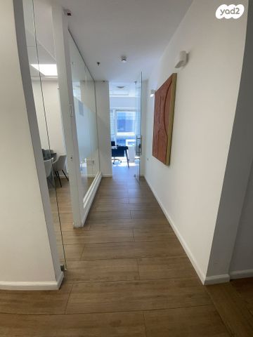 משרדים, הנגר 24, הוד השרון