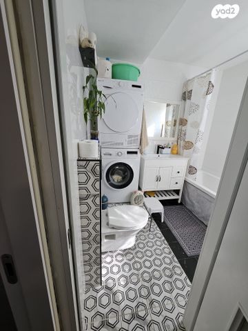 דירה, אבא הלל סילבר, חיפה