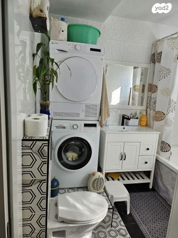 דירה, אבא הלל סילבר, חיפה