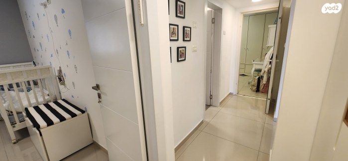 דירת גן, אורנית