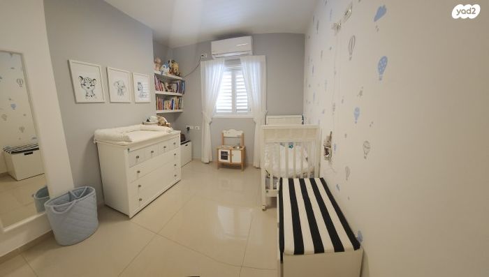 דירת גן, אורנית