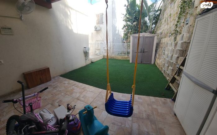 דירת גן, אורנית