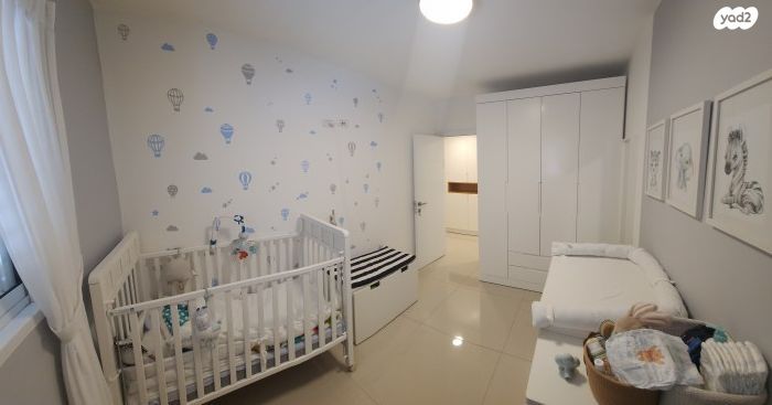 דירת גן, אורנית