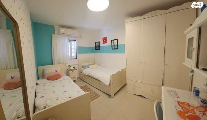 דירת גן, אורנית