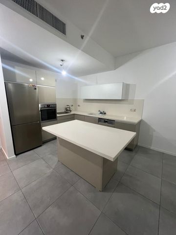 דירה, אריאל שרון, סיטי, גבעתיים