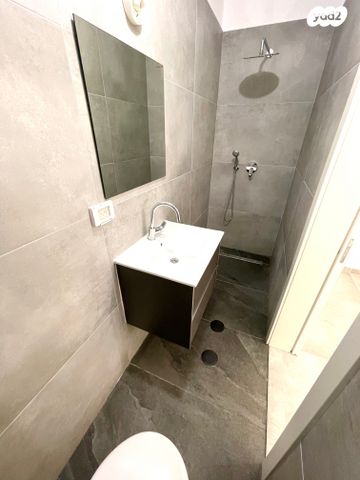 דירה, הרצליה