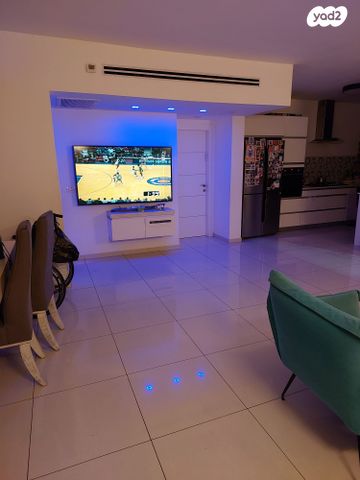 דירה, שדרות רפאל סויסה 14, מזכרת בתיה