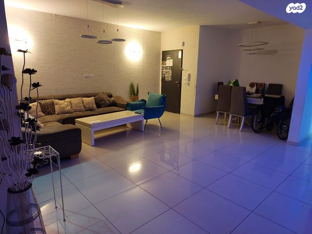 דירה, שדרות רפאל סויסה 14, מזכרת בתיה