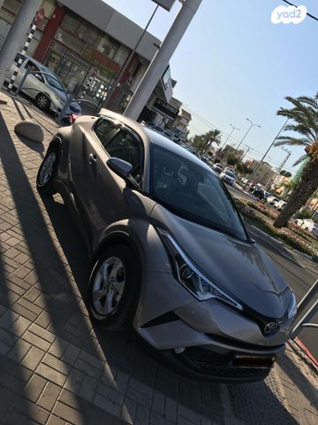 מודעת רכב טויוטה C-HR