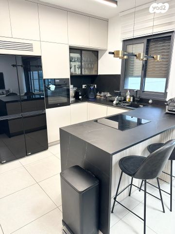 מודעת נכס, יעקב תמרי, חצרות המושבה, רחובות