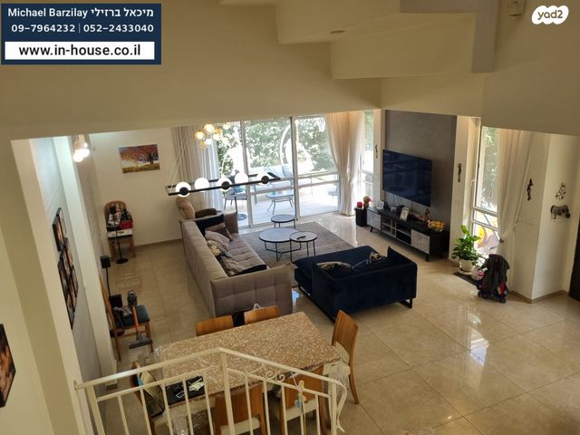 דו משפחתי, תל מונד