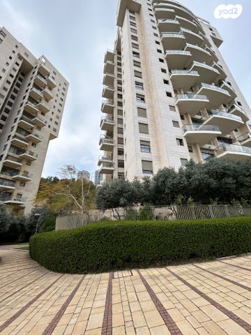 דירה, יגאל אלון, סביוני הכרמל, חיפה