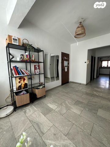 דירת גן, נווה עמל, הרצליה