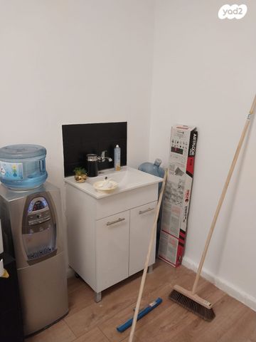 חנויות/ שטח מסחרי, שדרות וייצמן 6, רמת השרון