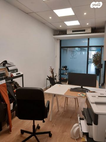 חנויות/ שטח מסחרי, שדרות וייצמן 6, רמת השרון