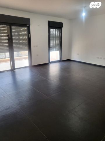 מודעת נכס, הרא"ז, רחובות