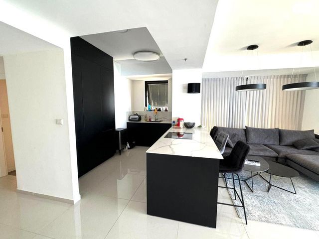 דירה, יצחק שדה, בת ים