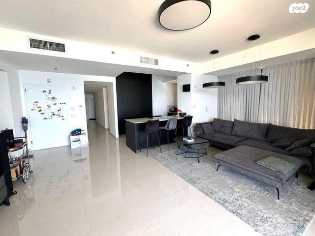 דירה, יצחק שדה, בת ים