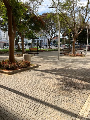 חנויות/ שטח מסחרי