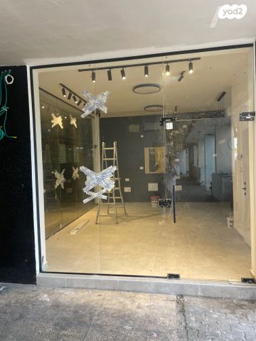 חנויות/ שטח מסחרי, שדרות רש"י 2, קיבוץ גלויות, קרית מלאכי