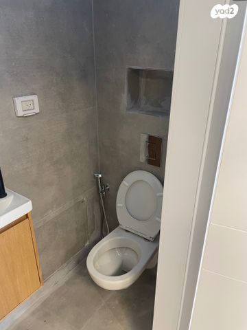 חנויות/ שטח מסחרי, שדרות רש"י 2, קיבוץ גלויות, קרית מלאכי