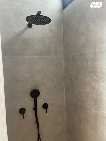 חנויות/ שטח מסחרי, שדרות רש"י 2, קיבוץ גלויות, קרית מלאכי