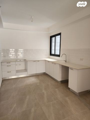 דירה, קרית קריניצי, רמת גן