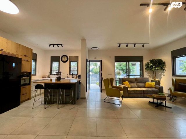 בית פרטי/ קוטג', סמטת הדגן 1, מרחביה מושב