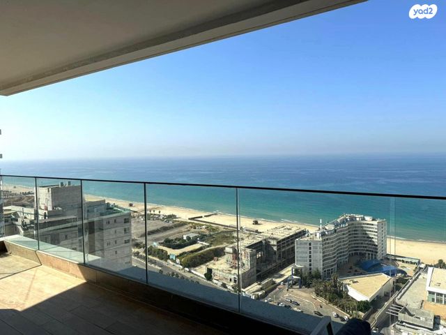 דירה, יצחק שדה, בת ים