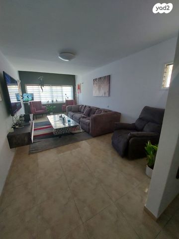 דו משפחתי, אופקים