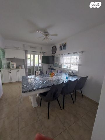 דו משפחתי, אופקים