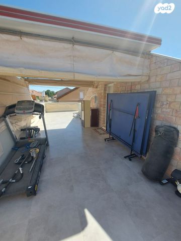 דו משפחתי, אופקים