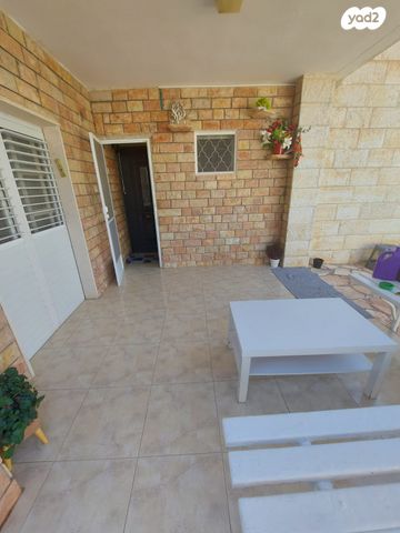 דו משפחתי, אופקים