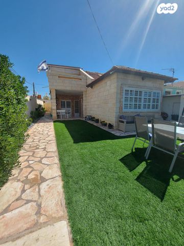 דו משפחתי, אופקים