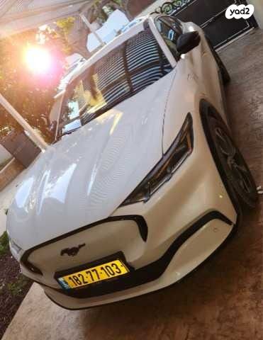 מודעת רכב פורד מוסטנג Mach-E